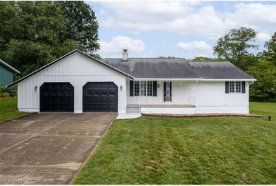 13039 Hametown Road, House other with 3 bedrooms, 2 bathrooms and null parking in Doylestown OH | Image 1