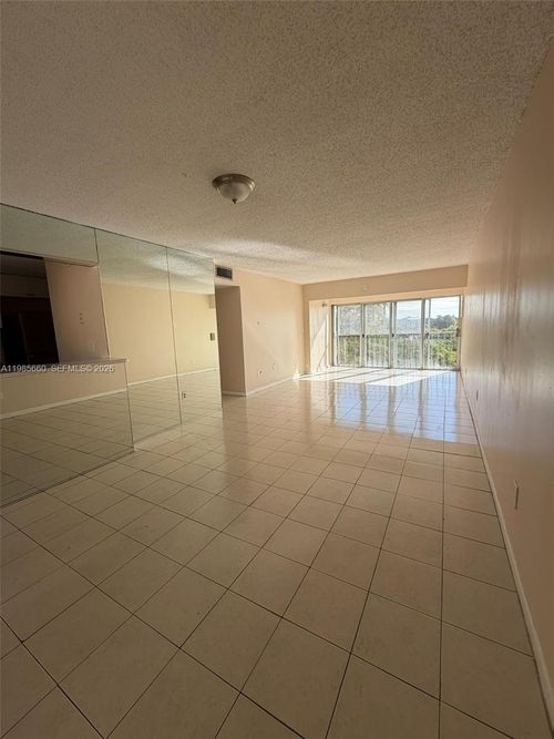 401-9180 Fontainebleau Blvd, Miami, FL, 33172-4350 | Card Image