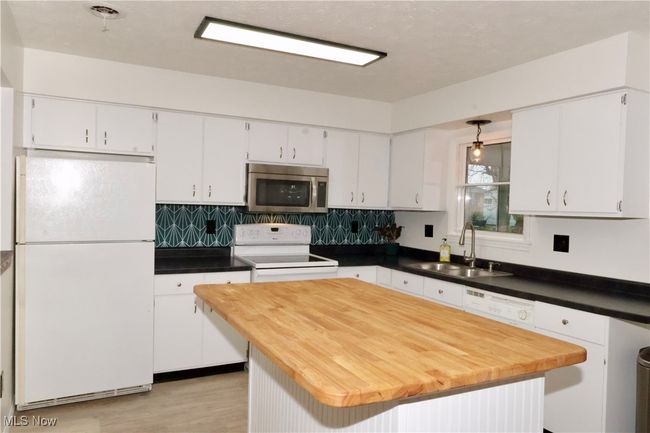 1001 Plymouth Dr, House other with 4 bedrooms, 2 bathrooms and null parking in Grafton OH | Image 4
