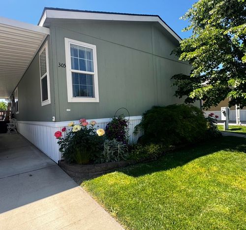 spc-305-10 E South Stage Rd, Medford, OR, 97501-8842 | Card Image