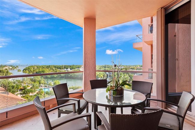 6C - 60 Edgewater Dr, Condo with 3 bedrooms, 4 bathrooms and null parking in Coral Gables FL | Image 23