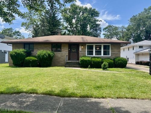 6984 Greenbriar Dr, Parma Heights, OH, 44130-4666 | Card Image