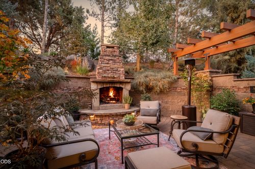 19052 Mt Shasta Dr, Bend, OR, 97703-6590 | Card Image