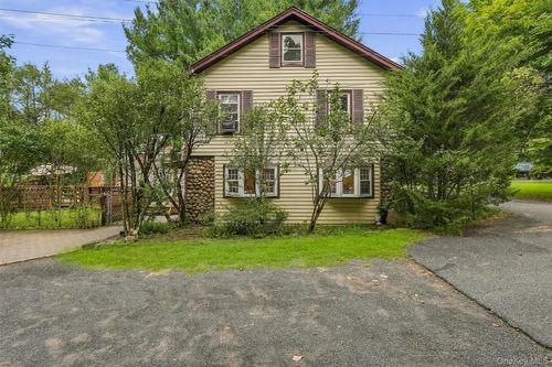 164 Woodland Ave, Pearl River, NY, 10965-1724 | Card Image