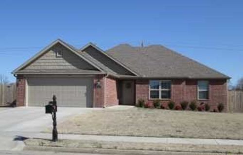2211 Hunter Dr, Pea Ridge, AR, 72751-3924 | Card Image