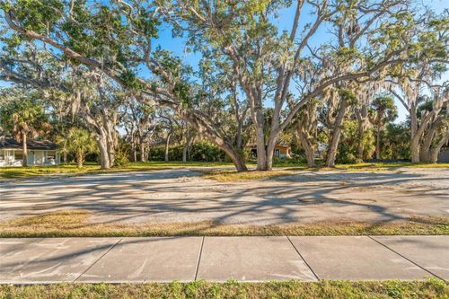 404 Canal St, Tarpon Springs, FL, 34689-3258 | Card Image