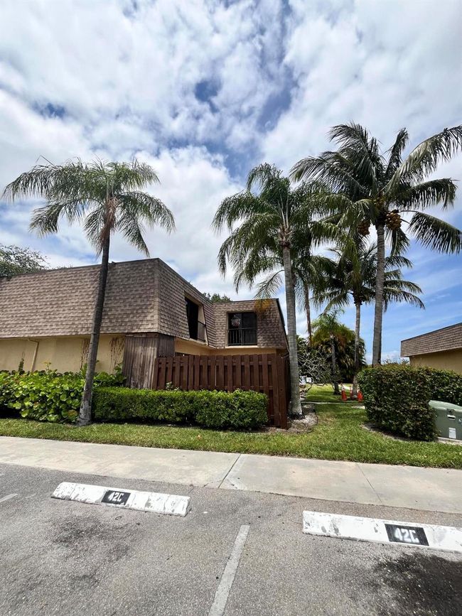 4204 Waterview Cir, Condo with 2 bedrooms, 3 bathrooms and null parking in Palm Springs FL | Image 55