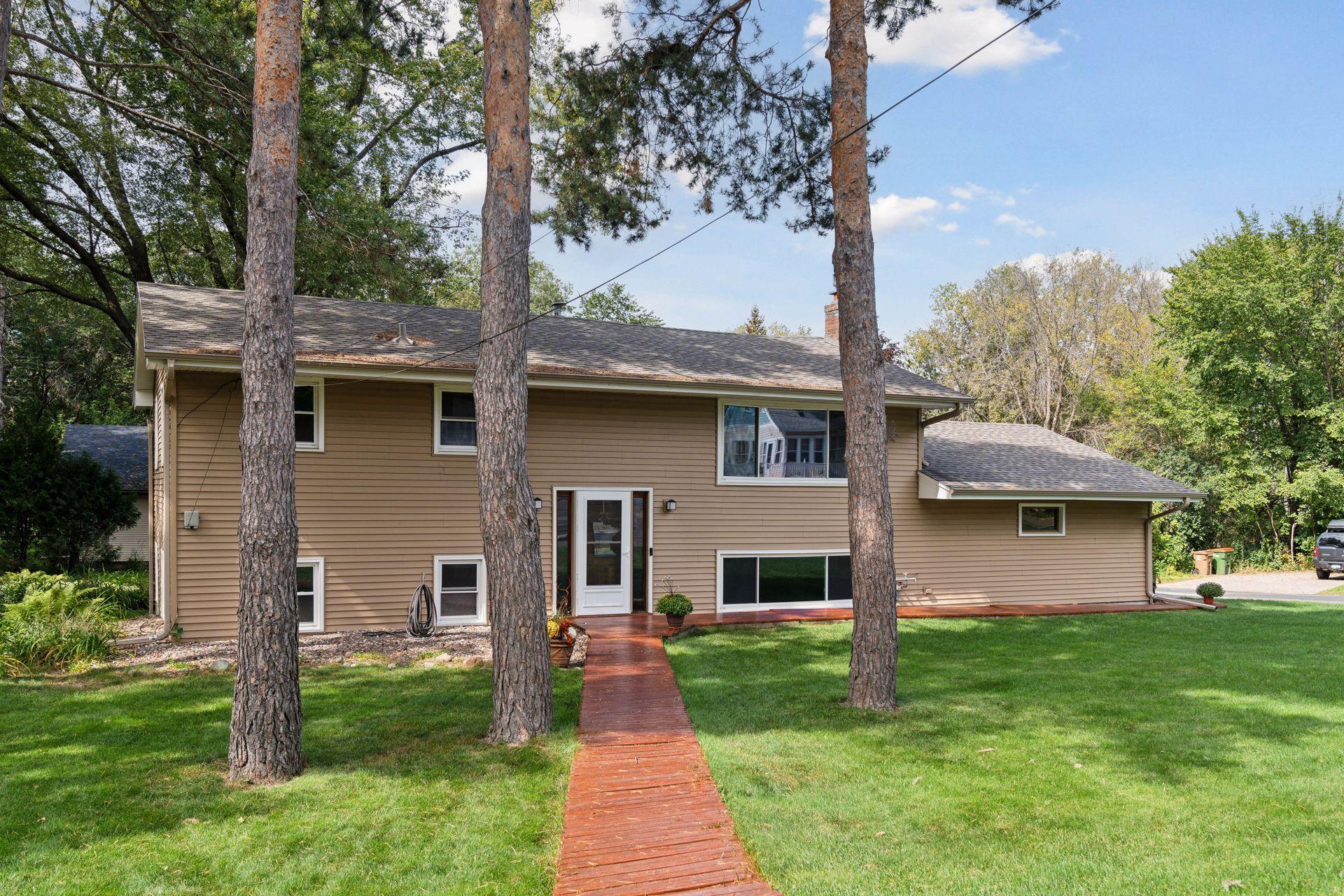 Iris St, Saint Paul, MN 55115