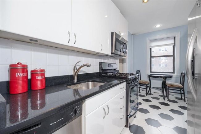 APT-4J - 68 E Hartsdale Ave, Home with 1 bedrooms, 1 bathrooms and null parking in Hartsdale NY | Image 11