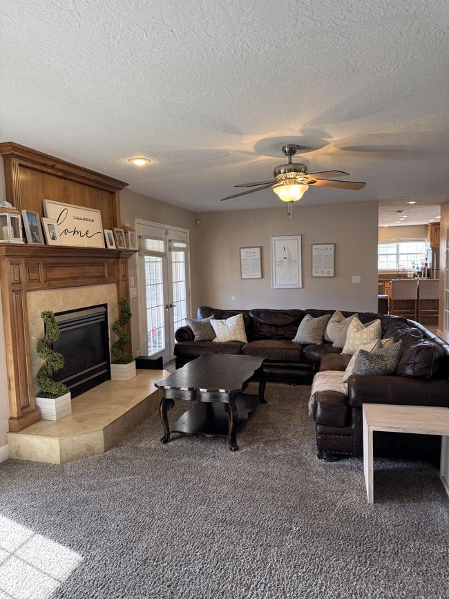 Family Room | Image 18