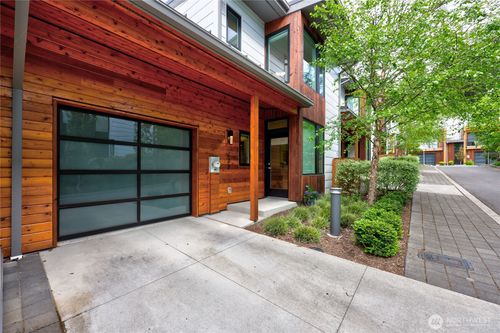 227 Ebi Ln Ne, Bainbridge Island, WA, 98110-5240 | Card Image