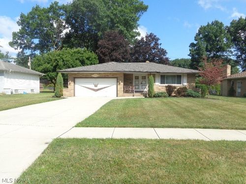 979 E Decker Dr, Seven Hills, OH, 44131-2615 | Card Image