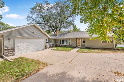 5 Riverview Park Dr, Bettendorf, IA, 52722-4042 | Card Image