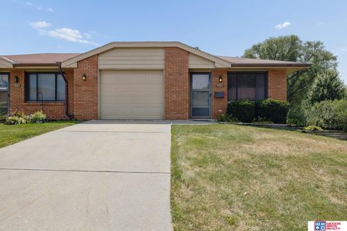 5527 Enterprise Dr, Lincoln, NE, 68521-1007 | Card Image