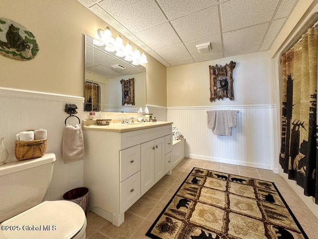 Shared bath | Image 69