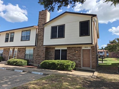 923 Vedral Pl, Cedar Hill, TX, 75104-4762 | Card Image