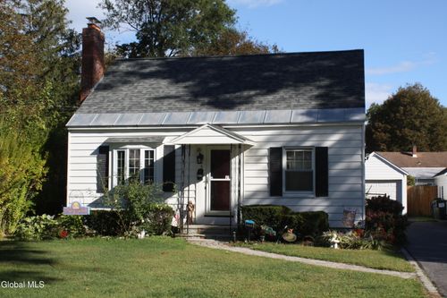 35 Pine St, Glenville, NY, 12302-2818 | Card Image