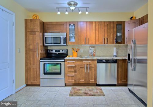 8009-c-8009 Greenspring Way, OWINGS MILLS, MD, 21117-5448 | Card Image
