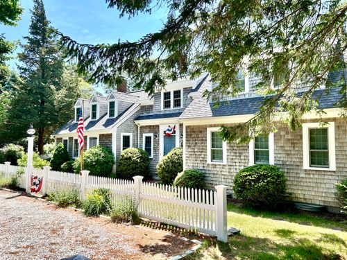 11 Willow Ln, South Yarmouth, MA, 02664-6031 | Card Image