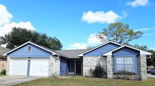 16927 Barkentine Ln, Friendswood, TX, 77546-2377 | Card Image