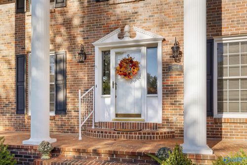 2404 Old Creek Trl Se, Decatur, AL, 35603-5140 | Card Image