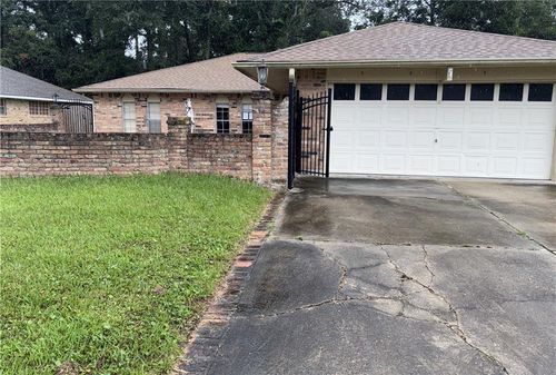 604 Lake Superior Dr, Slidell, LA, 70461-3640 | Card Image