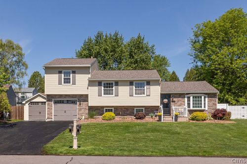 8436 Silver Spruce Cir, Liverpool, NY, 13090-1201 | Card Image