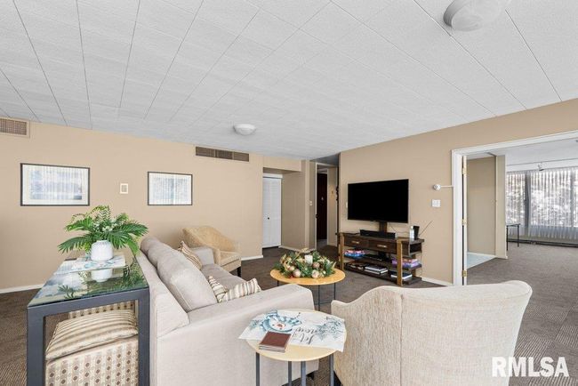5B - 1337 21 St Ave, Condo with 2 bedrooms, 2 bathrooms and null parking in Rock Island IL | Image 24