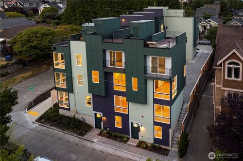 3852 Carr Pl N, Seattle, WA, 98103 | Card Image