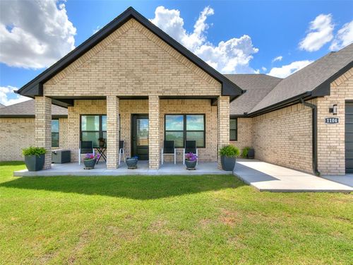 1104 Redbud Cir, Chickasha, OK, 73018-7031 | Card Image