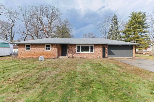 10087 Dunn Rd, Osceola, IN, 46561-9038 | Card Image
