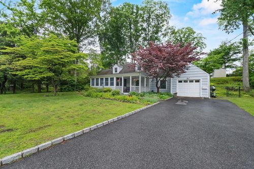 4 Hughes St, Croton-On-Hudson, NY, 10520-2409 | Card Image
