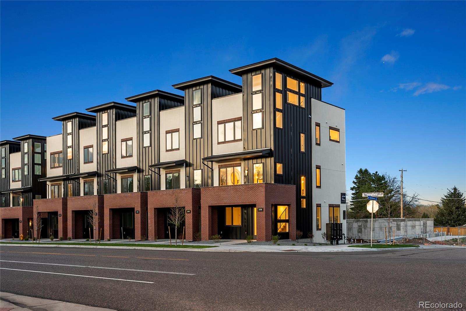 Applewood Dr, Lakewood, CO 80215