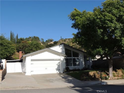 27246 Via Marcia, Saugus, CA, 91350-1539 | Card Image