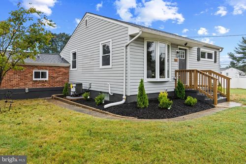 102 Fernglen Ave, GLEN BURNIE, MD, 21061-2747 | Card Image