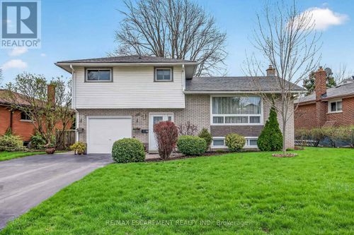 210 Columbia Drive, Hamilton (Buchanan), ON, L9C3Y6 | Card Image