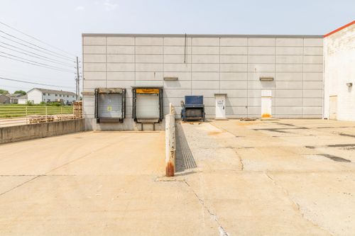 1522 Flammang Dr, Waterloo, IA, 50702-4370 | Card Image