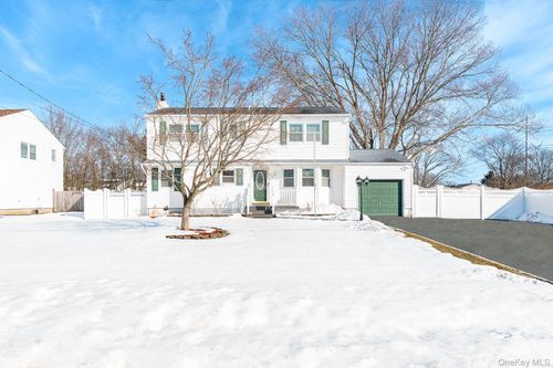 2907 Rhode Island Ave, Medford, NY, 11763-1949 | Card Image