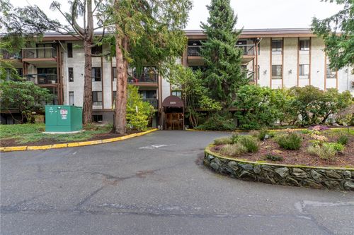 203-1009 Mckenzie Ave, Saanich, BC, V8X4B1 | Card Image