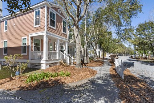 17-2207 Government St, Ocean Springs, MS, 39564-3968 | Card Image