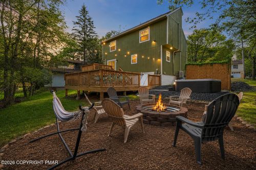 1403 Waterfront Dr, Tobyhanna, PA, 18466-3684 | Card Image