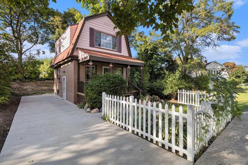 1017 Perry St, Flint, MI, 48504-4874 | Card Image