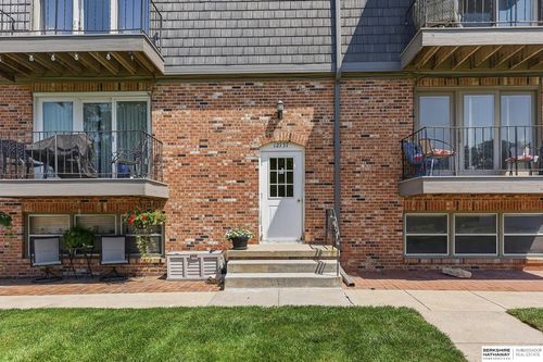 3-119-12737 Woodcrest Plz, Omaha, NE, 68137-3234 | Card Image