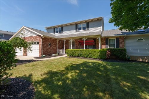 2709 Country Squire St Nw, Uniontown, OH, 44685-9472 | Card Image
