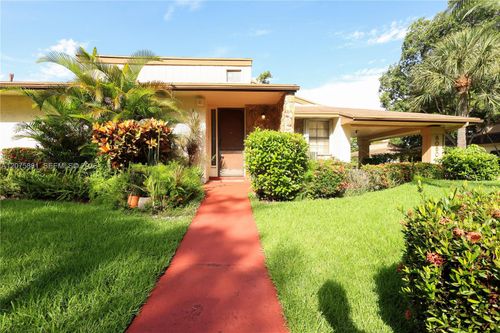 55-8050 Palmetto Palm Cir, Tamarac, FL, 33321-2730 | Card Image