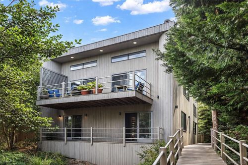 287 Bay Walk, Sayville, NY, 11782 | Card Image