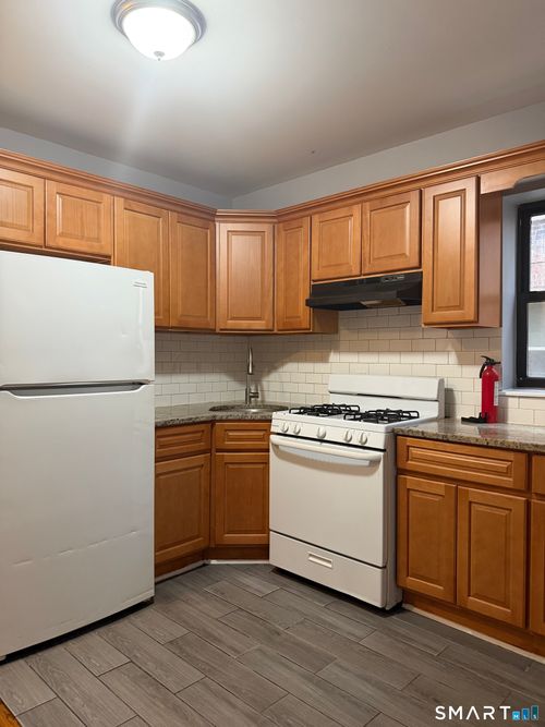 115 Bedford St, Hartford, CT, 06120-2512 | Card Image