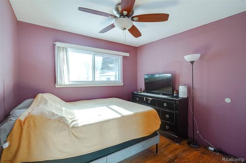 32429 Hazelwood St, Westland, MI, 48186-4932 | Card Image