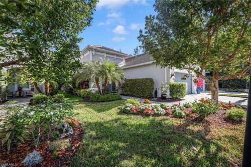 2211 Marquesa Cir, NAPLES, FL, 34112-3858 | Card Image