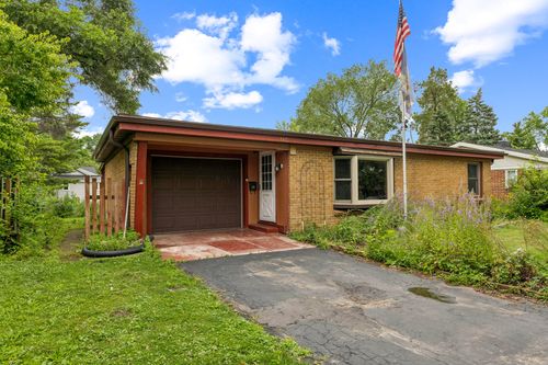 140 Caldwell St, Pewaukee, WI, 53072-6038 | Card Image